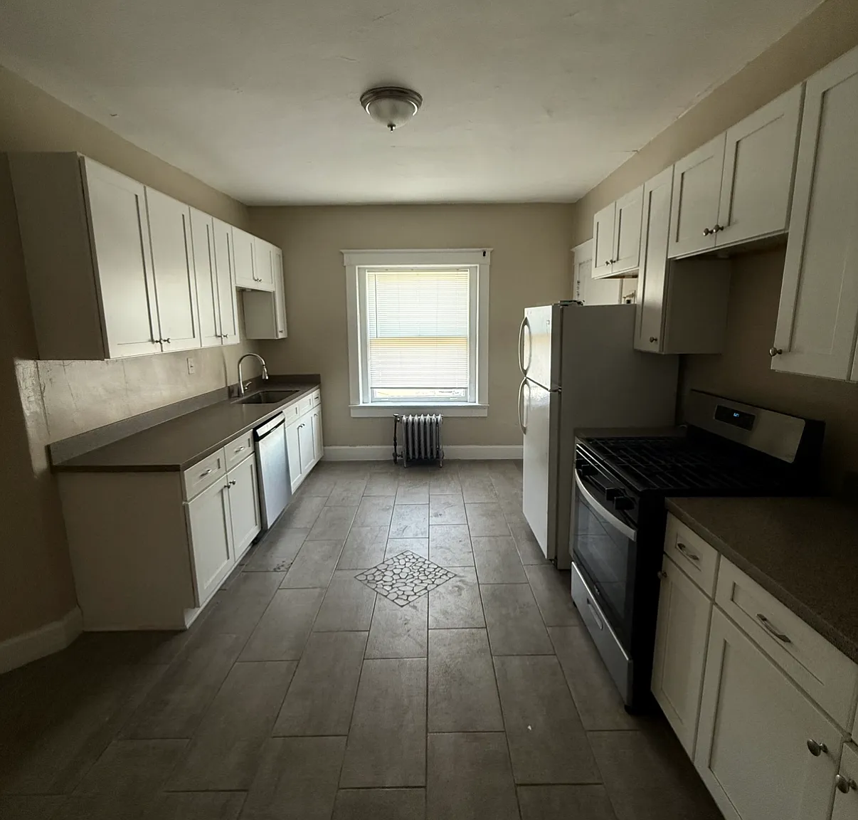 2 bed, 1300 sqft, $975 — Photo 2