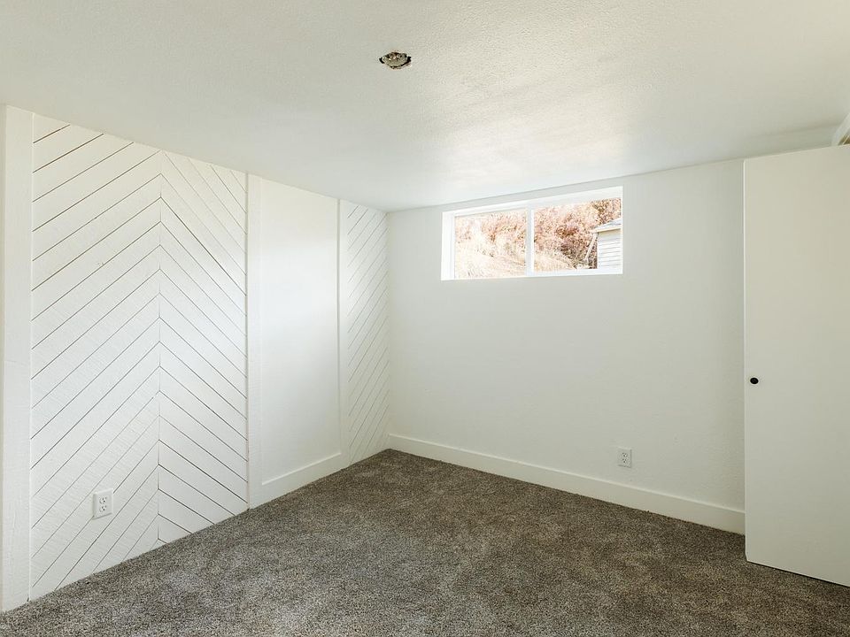1st image of 715 E Green Valley Dr