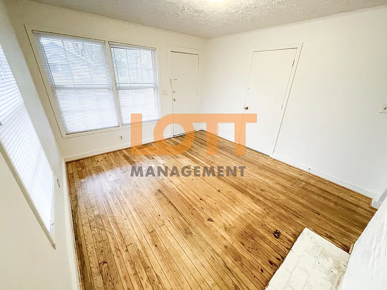 1 Monroe St — Photo 5