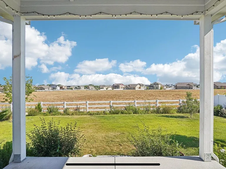 1511 Lake Vista Way — Photo 34