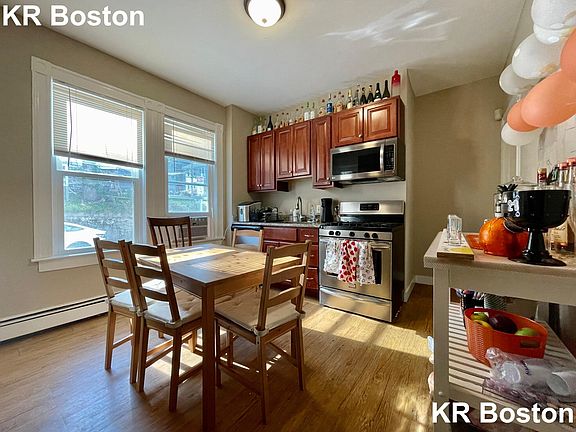 3rd image of 6 Sunset St #14R