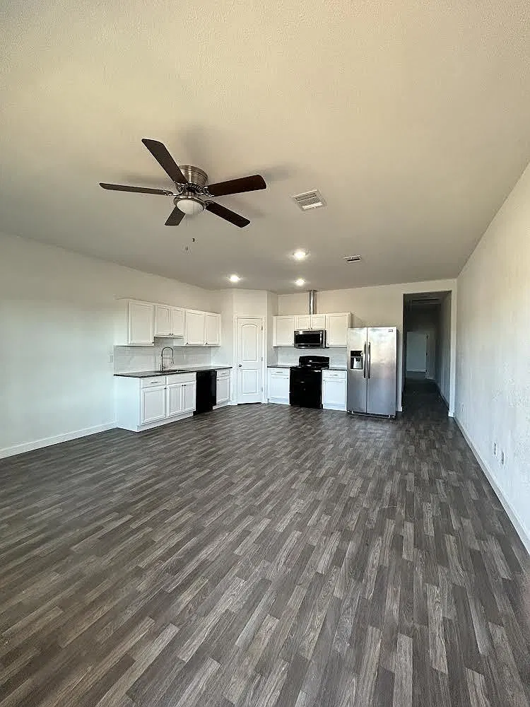 2 bed, 2.0 bath, 1000 sqft, $1,350 — Photo 2