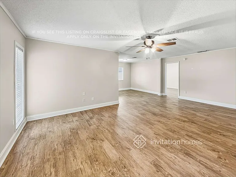 1172 La Mesa Ave — Photo 4