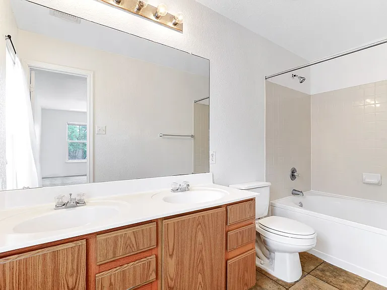 10106 Amber Flora Dr — Photo 16