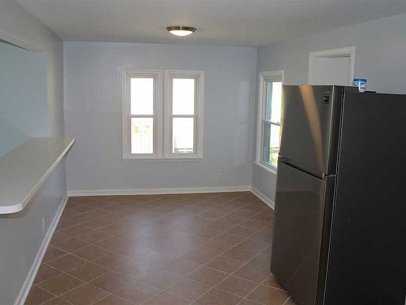 4th image of 513 Central Ave