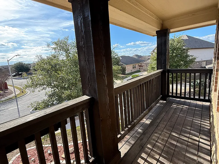 305 Leather Oak Loop — Photo 12