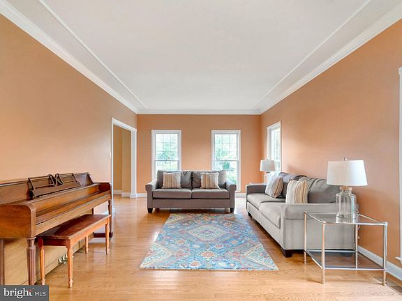 5th image of 7 Lakewind Ln