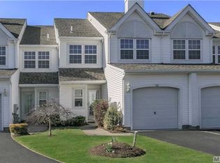 135 Northwood Ct, Bayport, NY 11705