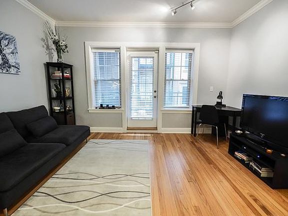 5th image of 2241 N Lincoln Ave APT 1B