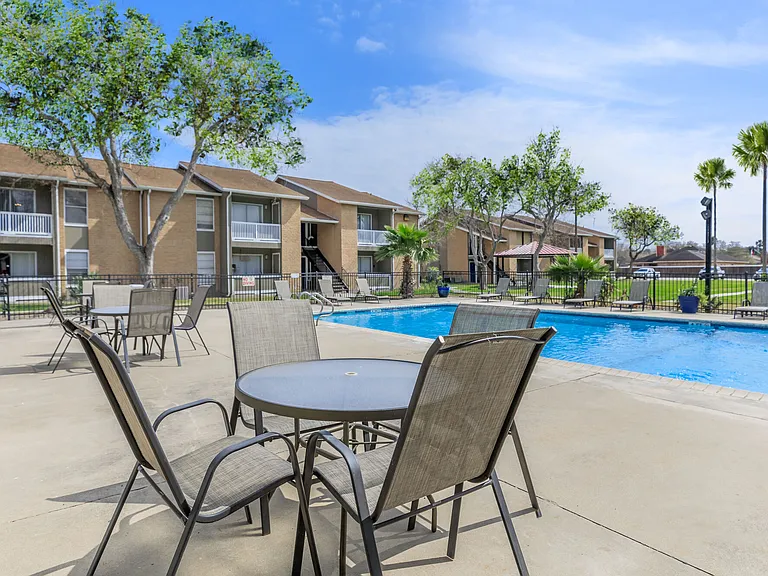 Shadow Bend Apartments — Photo 18