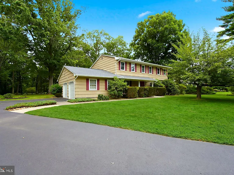 7 Hathaway Dr — Photo 2