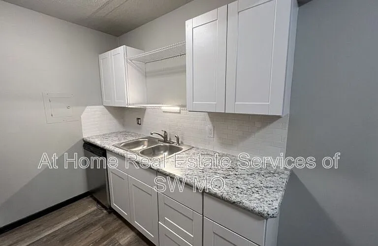 1242 E Cherry St #204 — Photo 2