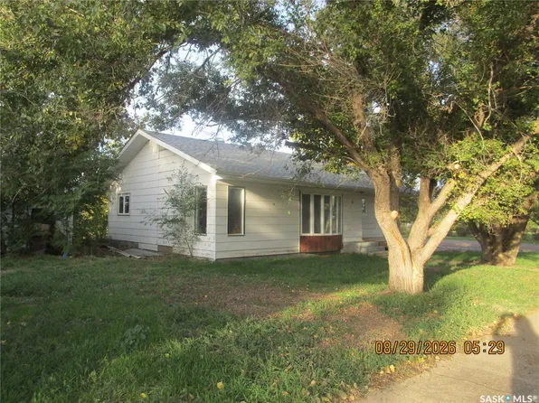 13 3RD Street E, Willow Bunch, SK S0H 0B0