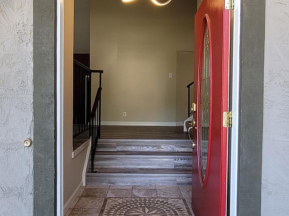 3rd image of 152 Redwood Ave
