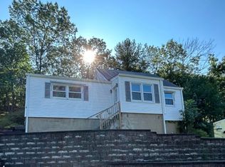 92 Star Lake Rd, Bloomingdale, NJ 07403