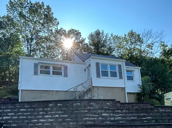 92 Star Lake Rd, Bloomingdale Boro, NJ 07403