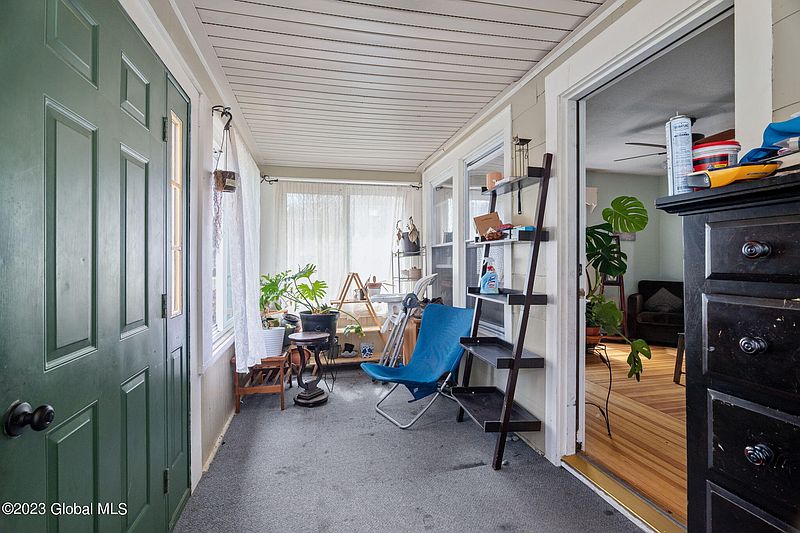 4th image of 415 Sanders Avenue