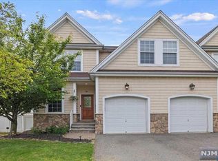 94 6th Ave, Hawthorne, NJ 07506