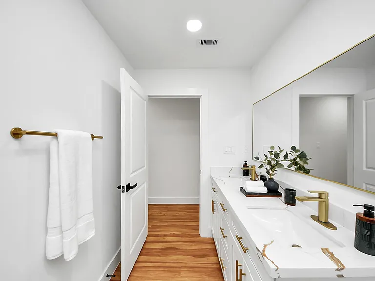 6249 Locke Ln — Photo 36