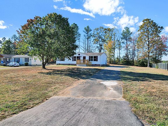 2nd image of 187 Hickory Oaks Dr SE
