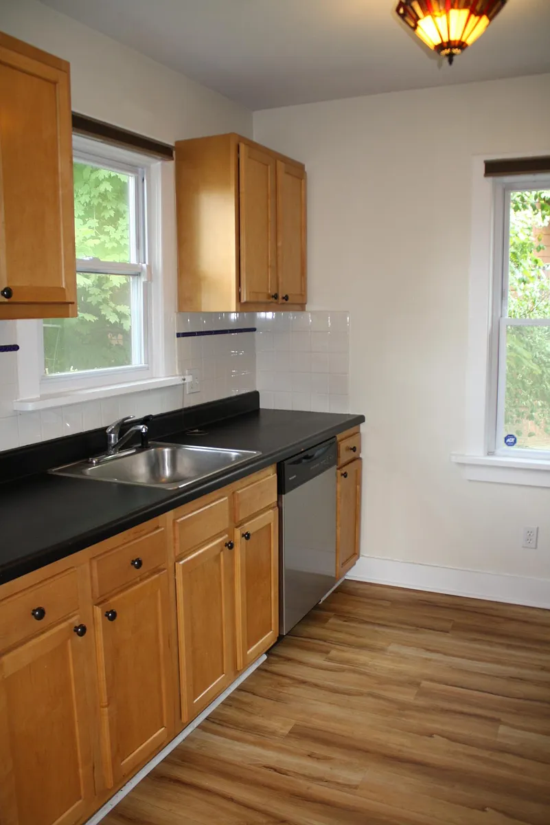 Building Photo - 503 E Smith Ave