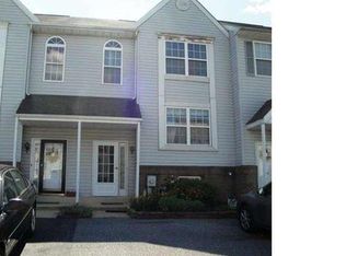 528 Canary Dr, Newark, DE 19702