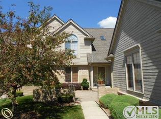 16703 Cobblestone Dr, Macomb, MI 48042