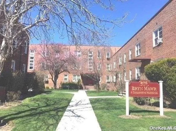 275 Maple Ave, Rockville Centre, NY