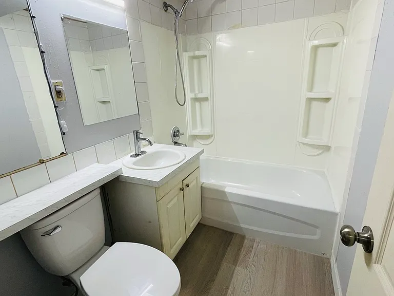 536 Northmount Dr NW #B — Photo 8