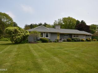 58 Oak Hill Rd, Pittsfield, MA 01201