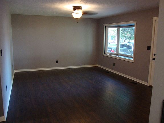 3rd image of 10911 Lancashire Cir