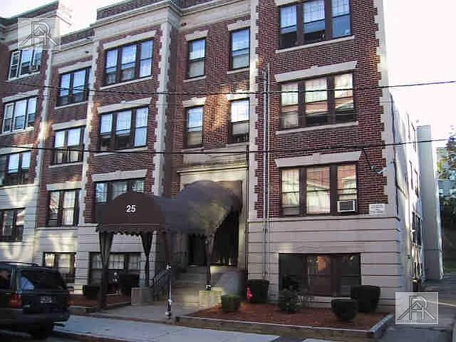 25 Walbridge St #6 — Photo 2