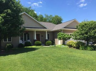 7595 Barn Ridge Dr NE, Rockford, MI 49341