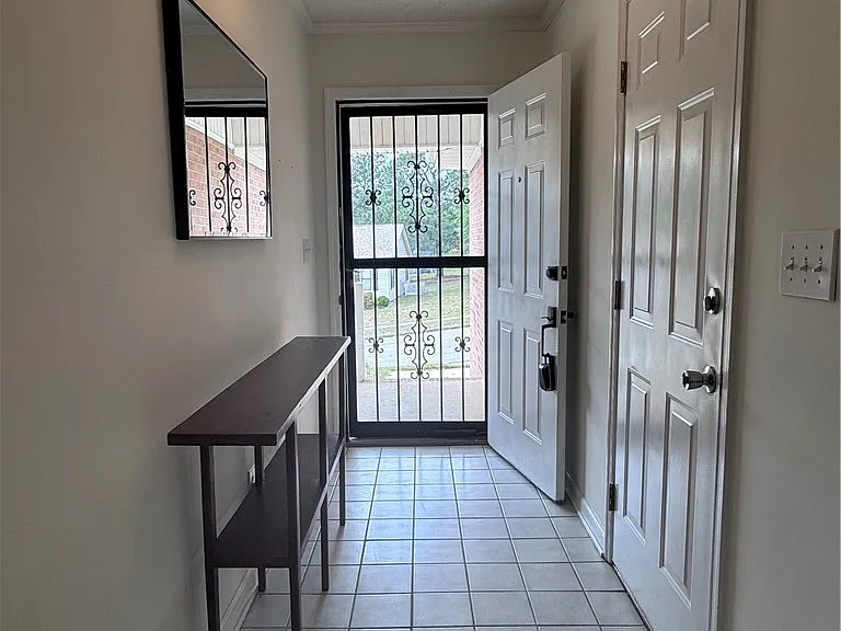 1535 Londonderry Pl — Photo 9