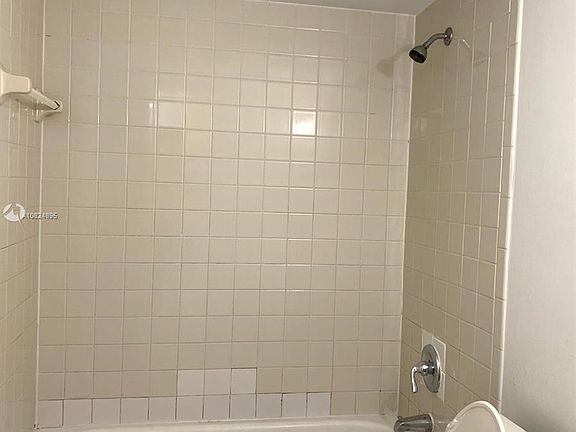 5th image of 101 NE 41st St APT A13