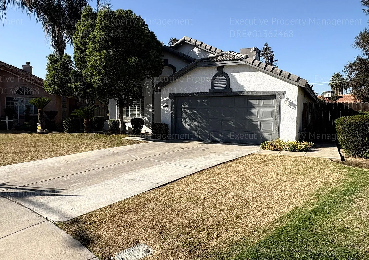 3 bedrooms and 2 bath, With big yard, and A/C units — Photo 3
