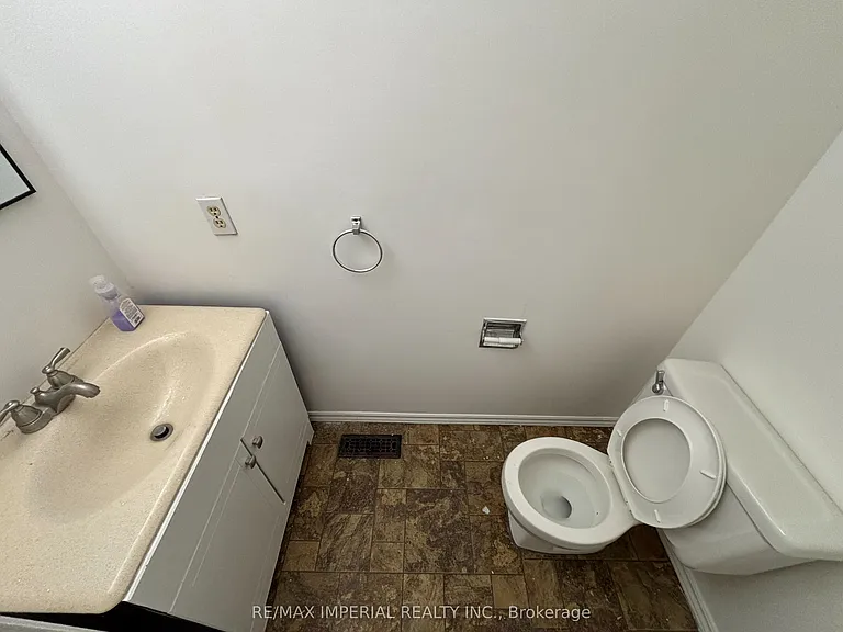 98 McMorran Cres — Photo 12
