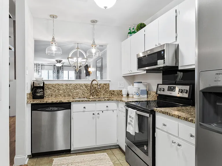 1130 Silent Harbor Ct — Photo 7