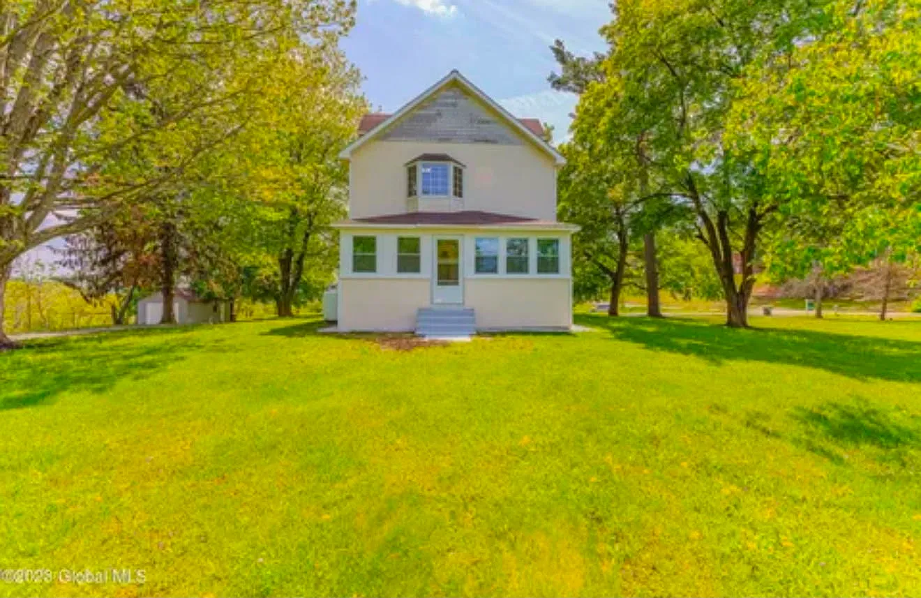 5 bed, 1416 sqft, $2,999 — Photo 1