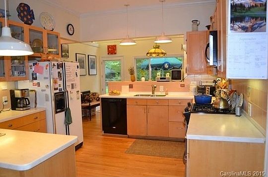 5th image of 630 Forest Ln