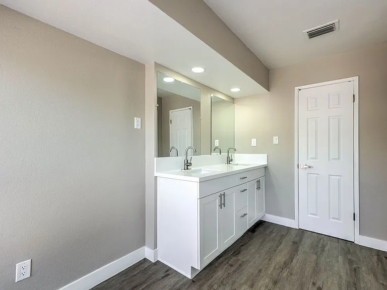 343 Greenbriar Townhouse Way — Photo 16