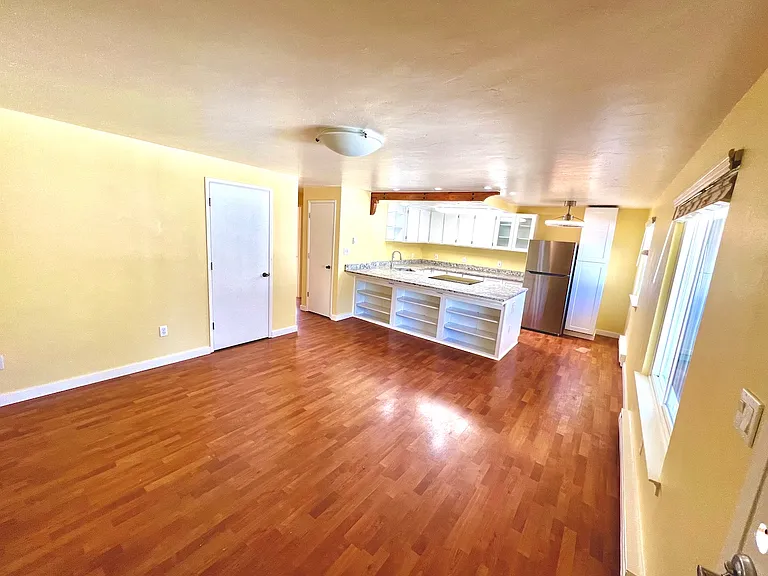 1301 Iowa St #14B — Photo 2