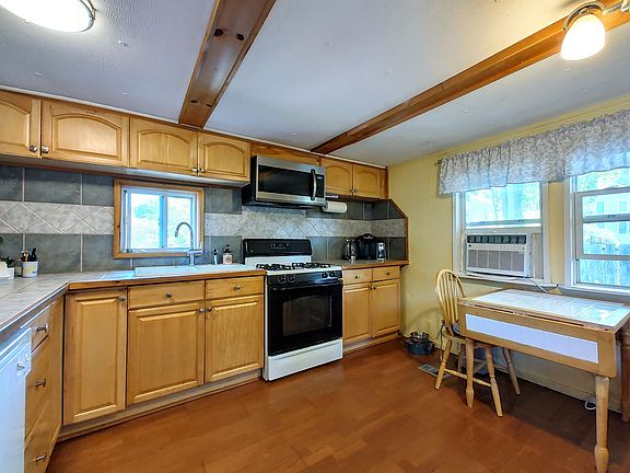 5th image of 1338 Woodbury Avenue #9