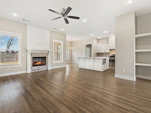 2nd image of 4614 Hamlet St