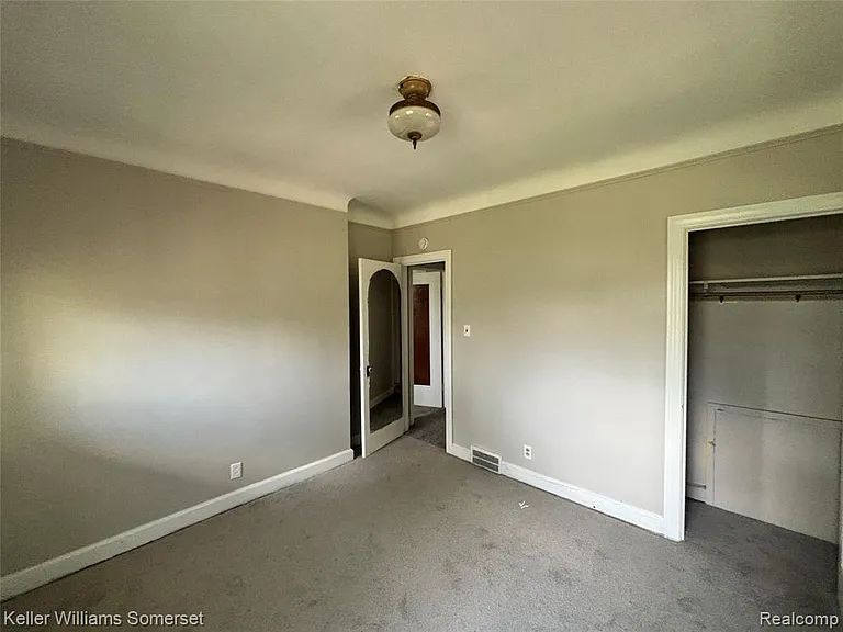 2943 Leslie St — Photo 15