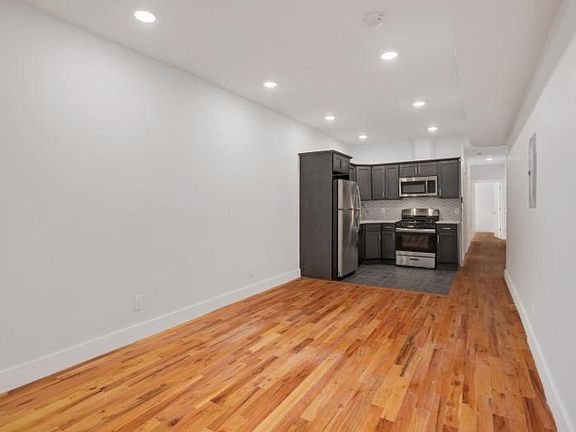 3rd image of 19 Jewett Ave