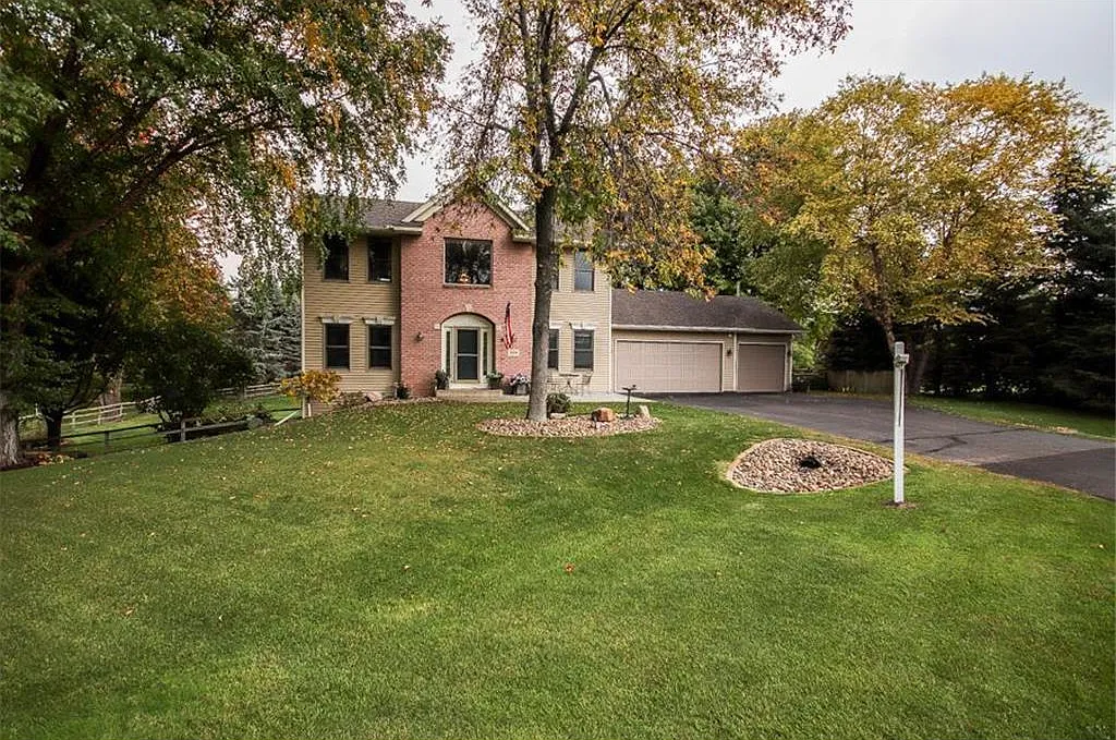 4 bed, 2557 sqft, $3,100 — Photo 1