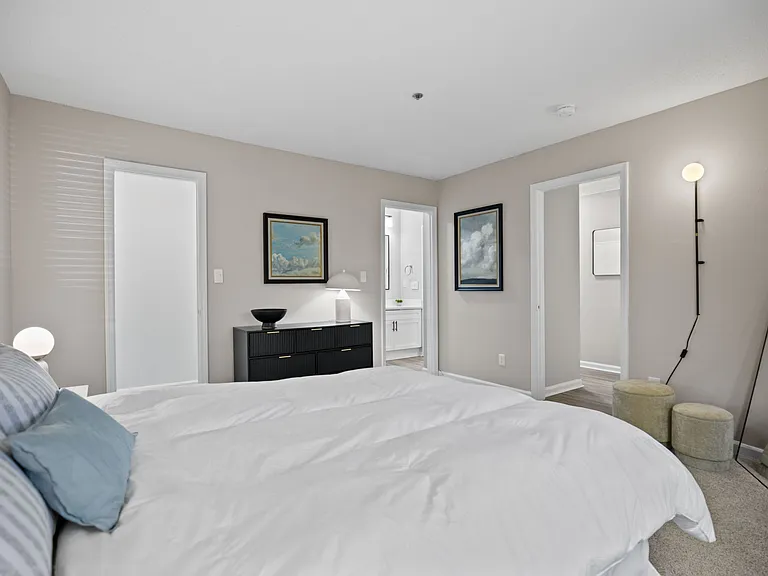 Northlake Apartments — Photo 9