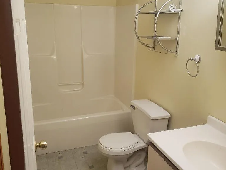 598 Springfield St — Photo 5