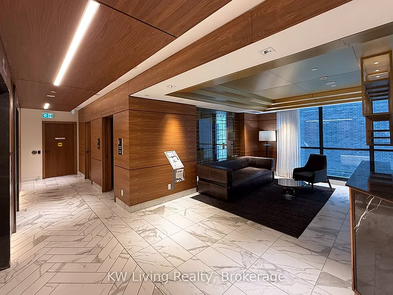 327 King St W #1302 — Photo 23